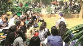 Amid standoff, Dyal Singh College principal takes classes outside