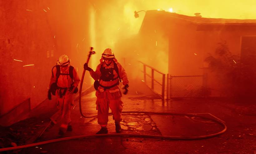 Wildfire ravages California town, thousands forced to evacuate