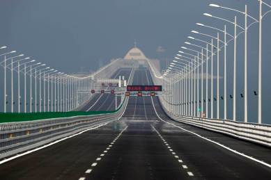 Hong Kong-Zhuhai-Macao bridge, 5G connectivity, China sea bridge 5G, 5G network on China bridge, ZTE network gear, optical fiber network, 5G technology ZTE, global 5G adoption, 5G network architecture, 5G signal