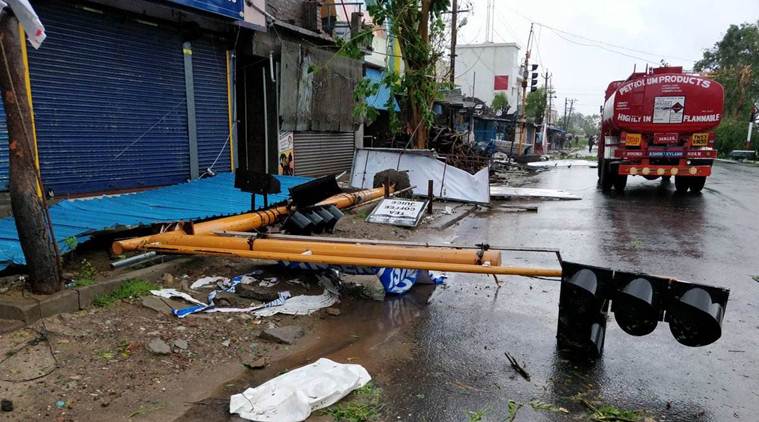 Cyclone Gaja: The storm leaves several deaths and heavy rain forecast for the next 24 hours.