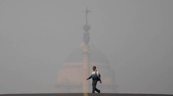 Thick haze engulfs Delhi, air quality remains severe