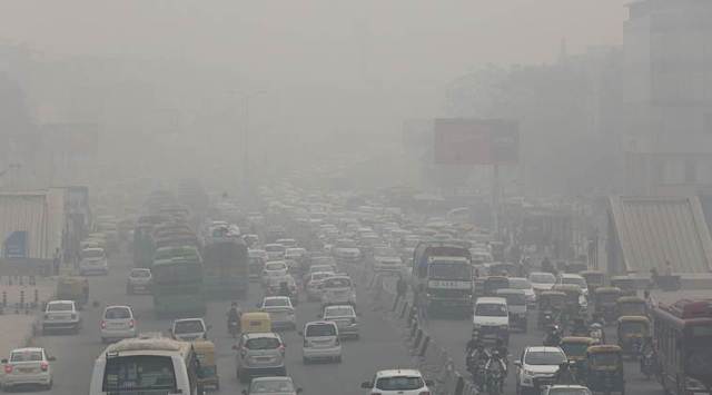 Traffic at South Extension, as the National Capital Delhi  witnessed a significant rise in smog and pollution on monday. Express Photo by Tashi Tobgyal New Delhi 051018