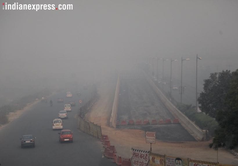 Delhi pollution, air quality index delhi, delhi after diwali, air quality in delhi, Delhi people, Delhi news, Delhi pollution photos, Delhi haze, Delhi firecrackers burning, Indian express
