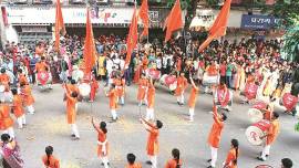 Mumbai: Diwali Pahaat comes alive with music and rangoli