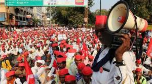 kolkata farmers, farmers protest, farmers long march, PKS, AIKS, Rani Rashmoni Avenue, Indian Express 