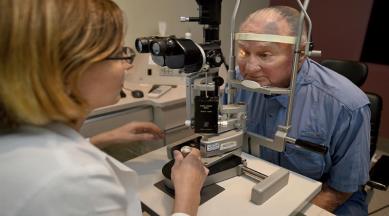 glaucoma, smart device, biofouling, purdue university, glaucoma treatment, biomaterial, microtechnology, glaucoma drainage, implantable glaucoma drainage devices, microactuators, glaucoma eyesight, science, smart device