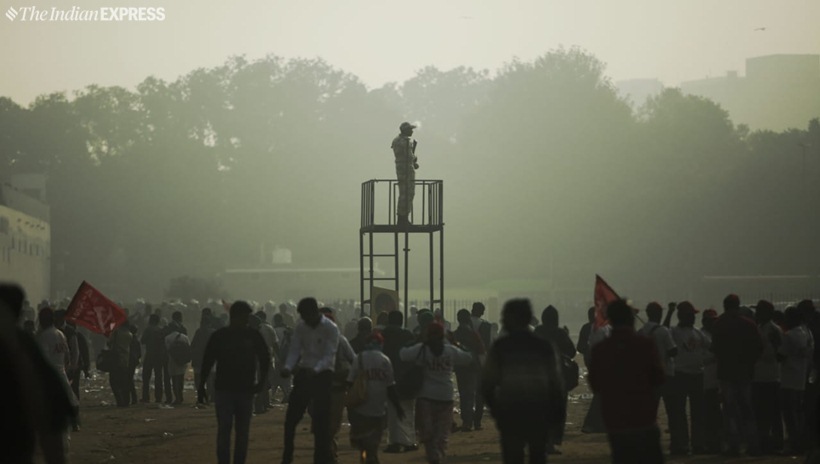 In pictures: Sea of farmers march to Parliament, traffic woes loom