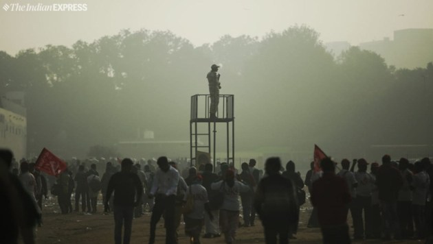 In pictures: Sea of farmers march to Parliament, traffic woes loom