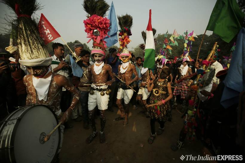 In pictures: Sea of farmers march to Parliament, traffic woes loom