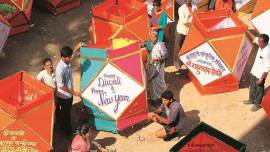 Phadtre family, business of phadtre family, Phadtare family making Kandeel, Diwali 2018, Mahrashtra, Mumbai news, latest news, Indian Express,       