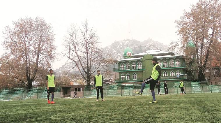  As the snow falls in Srinagar, Real Kashmir is preparing for the first match of the Ligue 1 in J & K 