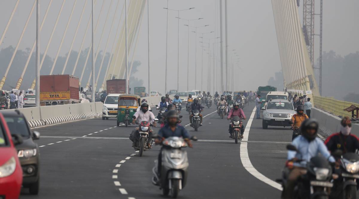  दिल्ली सरकार के एक अधिकारी ने बताया है, ब्रिज और खंभो का निर्माण करने वाली एजेंसी दिल्ली टूरिज्म एंड ट्रांसपोर्टेशन डेवलपमेंट कारपोरेशन को ब्रिज वाली जगह से टावर क्रेन और सीढ़ियों को हटाने के लिए लगभग 2 से 3 हफ्ते के लिए 12 घंटों का समय चाहिए। 