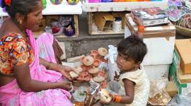 Thane: To earn a living, farmers and labourers from drought-hit areas become diya vendors