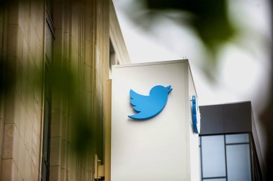 Twitter, Twitter homepage switch button, switch button for latest tweets, Twitter app settings, new Twitter features, iOS testing of Twitter, Twitter app latest tweets, latest Twitter features, latest tweets view, Twitter homepage