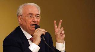 Colombian ex President Betancur, who sought peace with rebels, dies