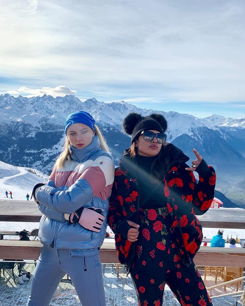 priyanka chopra with sophie turner