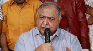 Bangladesh: Senior opposition leader's motorcade attacked in Mirpur