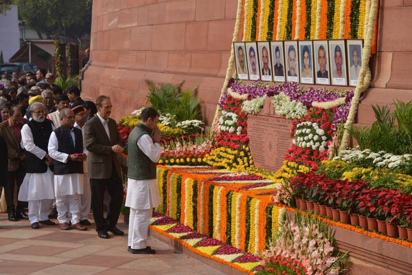 Political leaders pay homage to martyrs of 2001 Parliament attack