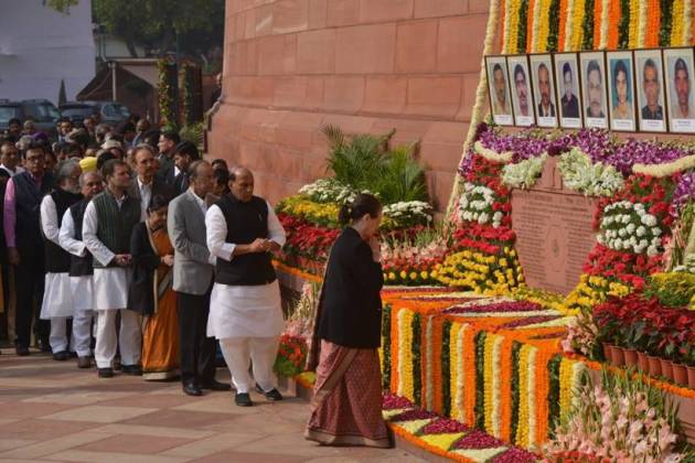Political leaders pay homage to martyrs of 2001 Parliament attack