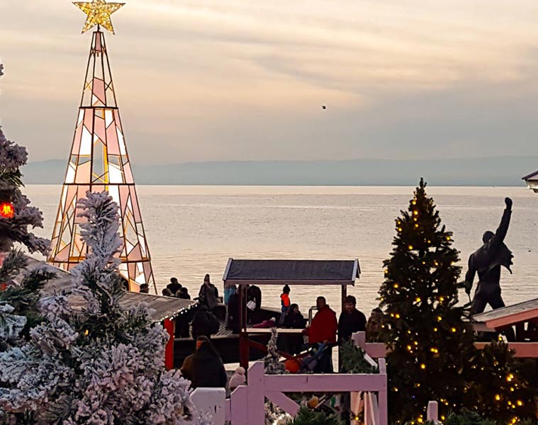 In the lap of the Alps Santa’s flying sleigh and Christmas vibes Art