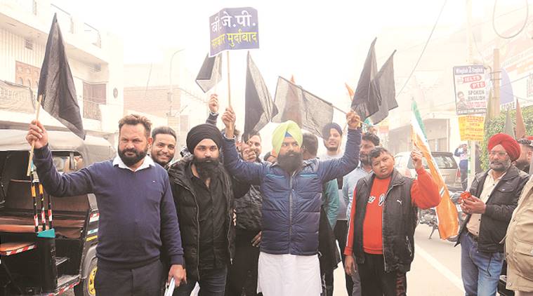 ‘Objectionable Comments’ On Rahul: Cong, BJP Workers Clash, Black Flags ...