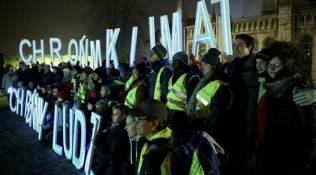 Climate summit negotiators race against time to iron out differences