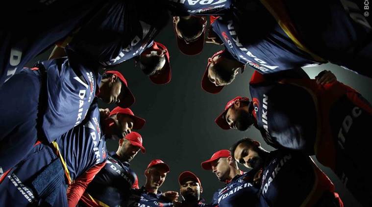 Delhi daredevil players huddle