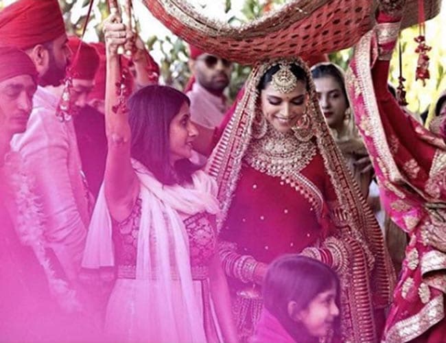 Deepika Padukone, Deepika Padukone latest, Deepika Padukone photos, Deepika Padukone style, Sabyasachi, celeb fashion, bollywood fashion, indian express, indian express news