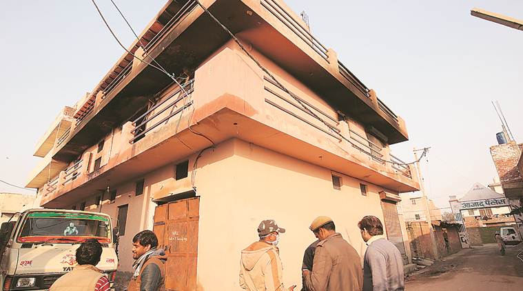 delhi fire accident, worker dead after fire at factory, delhi factory fire, swaroop nagar factory fire, delhi news, indian express