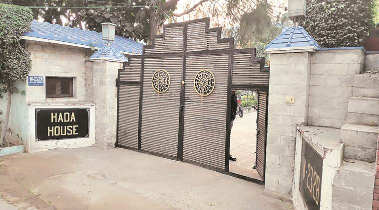 sainik farm robbery, sainik farm south delhi, neb sarai delhi, delhi robbery cases, delhi news, latest news, india news, indian express