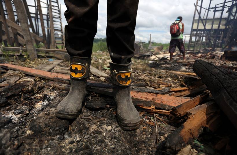 Fire engulfs 600 stilt homes in Brazil city Manaus; thousands flee