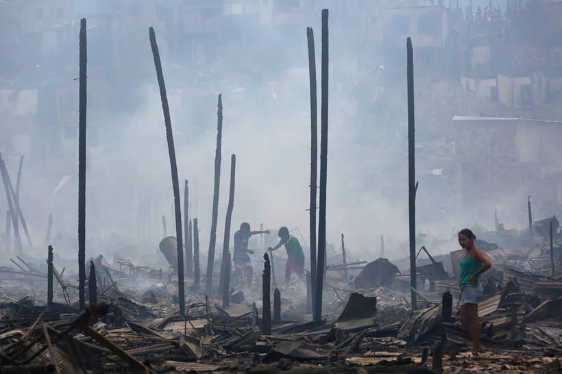 Fire engulfs 600 stilt homes in Brazil city Manaus; thousands flee