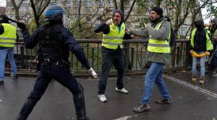 France: Yellow vest protester dies in road accident