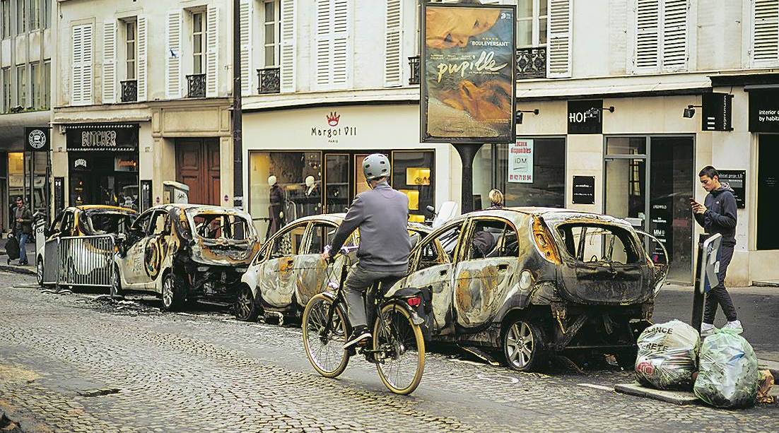 France, France protests, Emmanuel Macron, Paris riots, Yellow vest protesters, France economy, France crisis, world news, indian express