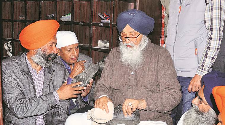 Top SAD leaders do volunteer service at Golden Temple
