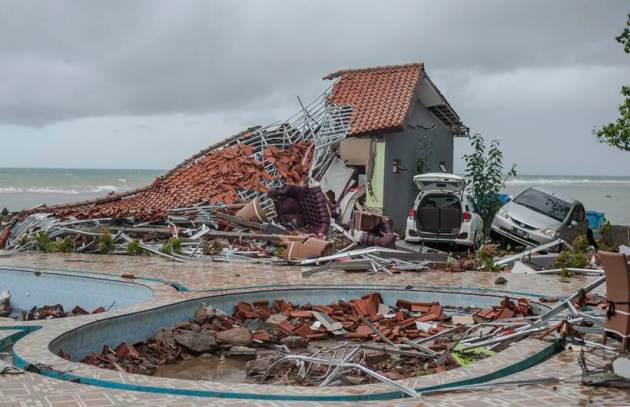 Tsunami hits without warning in Indonesia, death toll crosses 200