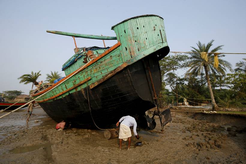 Villagers fear for survival on India's disappearing island