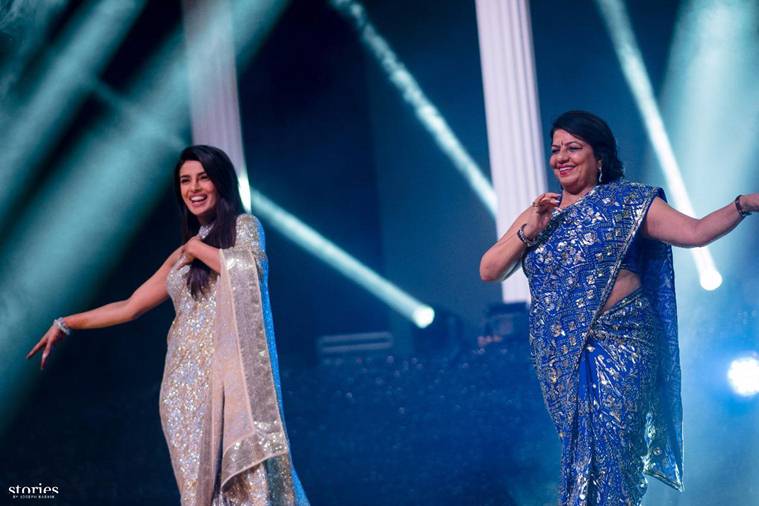 priyanka with her mother at sangeet