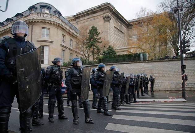 Paris assesses injuries, damage after worst riot in decade