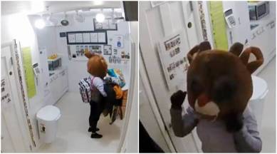 merry Christmas, merry Christmas 2018, Rudolf the red nose burglary, woman wears costume to rob, woman wears costume to rob, Christmas robbery, funny theft. viral video, indian express, indian express news