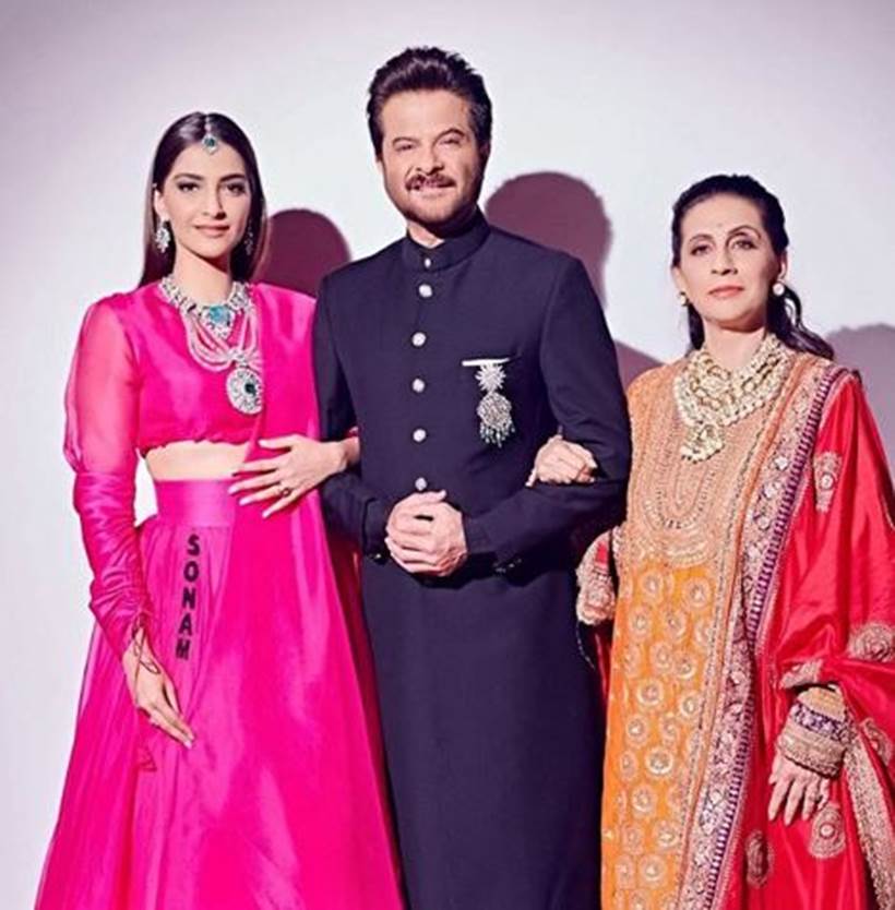 sonam, anil, sunita kapoor