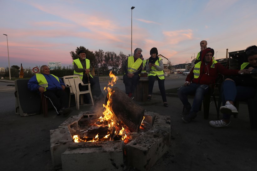 France braces for trouble, Macron to address 'yellow vest' anger