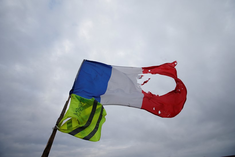 France braces for trouble, Macron to address 'yellow vest' anger