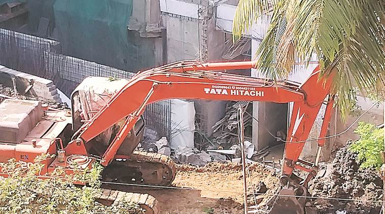 Two dead in wall collapse at Tardeo