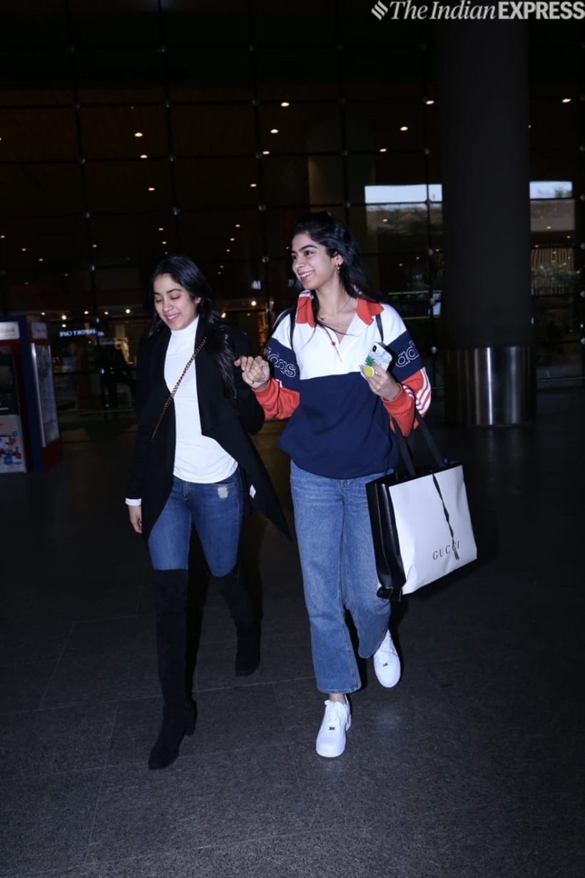 janhvi kapoor with khushi kapoor