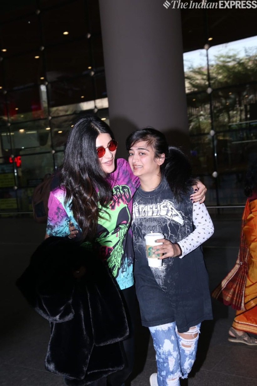 shruti haasan with akshara haasan