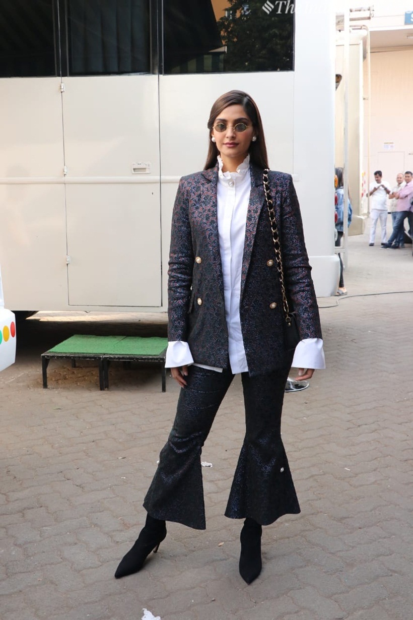 Sonam Kapoor promotes ek ladki ko dekha toh aisa laga