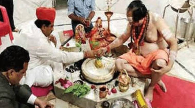 Rajasthan's only Muslim minister prays at Shiva temple