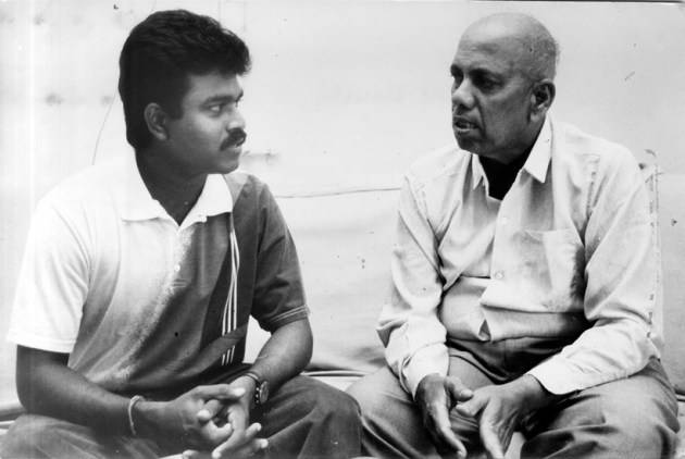 Cricket player Praveen Amre with his coach Ramakant Achrekar.