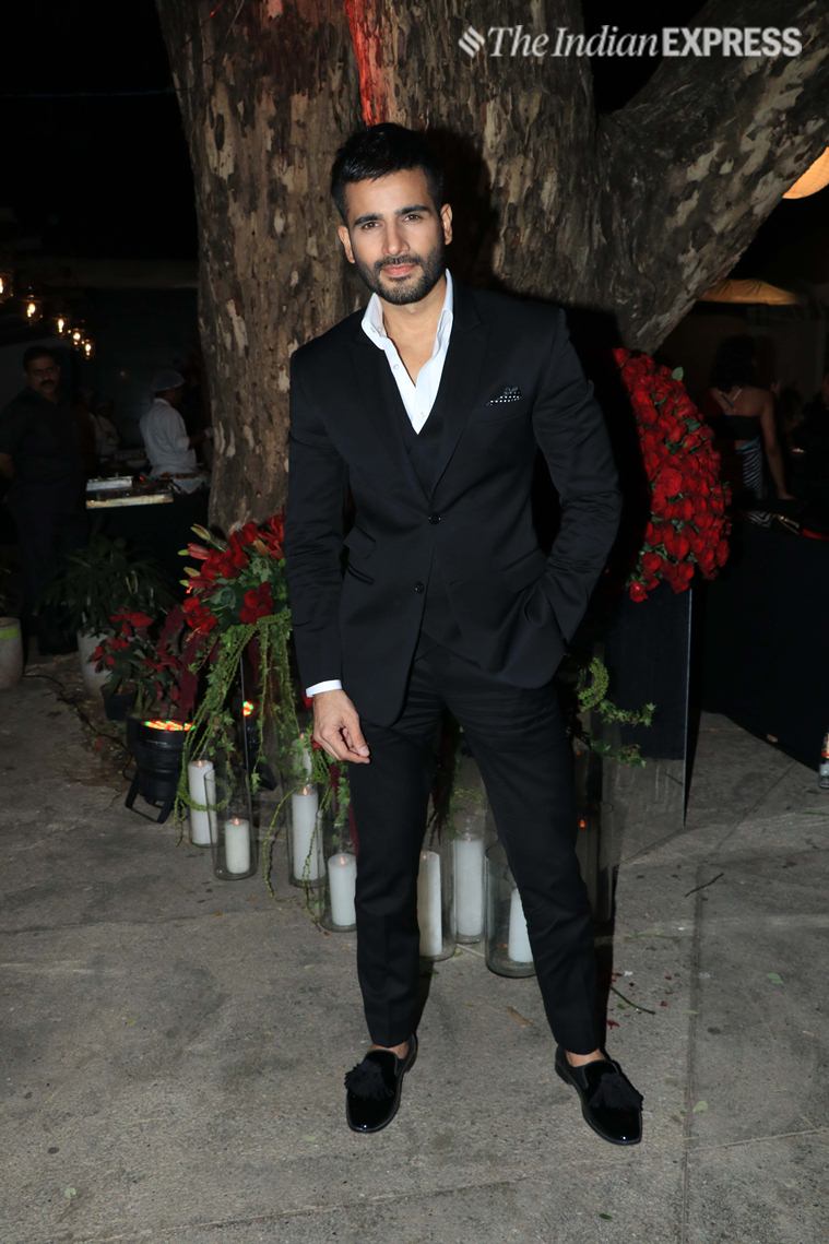   tacker karan 